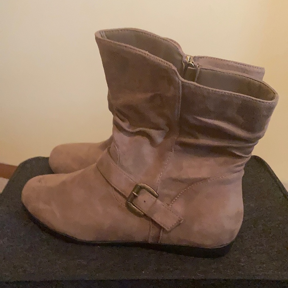 ID required, Tan booties, size 9wide
